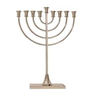 Candelabro Moderno de Metal con 8 Brazos, Portavelas Menorah, Elegante Centro de Mesa, Decoración Interior para el Hogar - Product Image 4