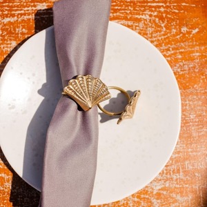 Support de table métallique contemporain pour les célébrations saisonnières et les réunions de famille - Product Image 1