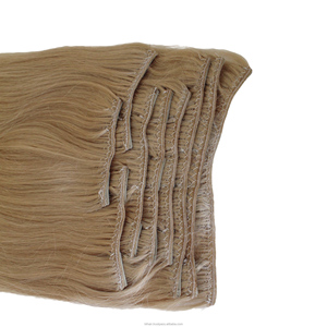 Légères et polyvalentes, les extensions de cheveux russes ondulées invisibles à clipser ajoutent une volume naturel et un style flexible grâce à des cheveux véritables. - Product Image 4