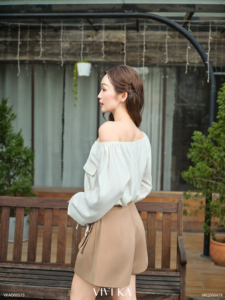 เสื้อผู้หญิง คอผ้ายืดหยุ่น ผ้าลินิน แขนยาว มีกระเป๋าหน้าผ้าแบบมีฝาปิด ผูกโบว์ ผูกเชือก สีงาช้าง เสื้อลำลอง SUSIE - Product Image 3