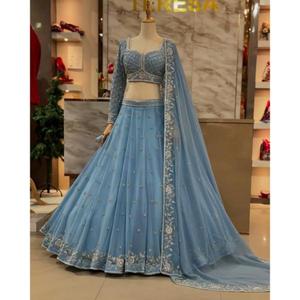 Lehenga Choli avec des séquences de Fox Gorgette, rivets, Moti, design réversible décontracté pour les occasions de mariage et de Diwali - Product Image 1