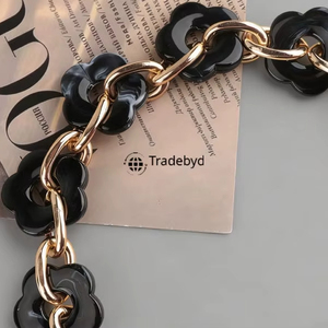 Collier chaîne en résine de créateur, qualité supérieure, léger, bijou de mode tendance, pièce maîtresse pour femme, cadeau Tradebyd - Product Image 1