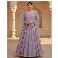 Robe Anarkali très demandée avec pantalon et dupatta, en georgette douce, ornée de broderies et de sequins