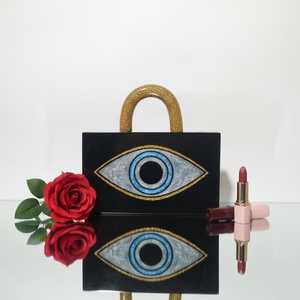 Pochette en résine œil porte-bonheur classique faite à la main : Sac de soirée noir et or pailleté, aspect résine, qualité supérieure, étanche, avec chaînes de perles - Product Image 4