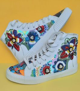 รองเท้าผ้าใบหุ้มข้อประดับลูกปัดลายดอกไม้ ทำมือ พื้นยางวัลคาไนซ์ สำหรับผู้หญิง รองเท้าลำลอง เดินเล่นกลางแจ้ง รองเท้าผ้าฝ้าย - Product Image 5