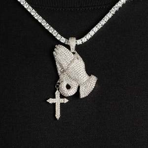 Collar con Colgante de Manos en Oración de Plata 925 con Moissanita para Hombre, con Cruz, Cadena de Caja Chapada en Rodio, Joyería Religiosa - Product Image 1