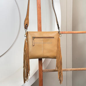 2025 haute qualité repoussé à la main en cuir sac à main à la mode mode dernier concepteur de luxe frange en peau de mouton en cuir femmes sac de messager - Product Image 5