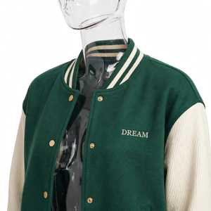 Blouson universitaire d'hiver pour femme en peau de mouton verte, avec blocs de couleur, corps en suède et coton, manches côtelées, lettres brodées, boutons-pression et col montant - Product Image 4