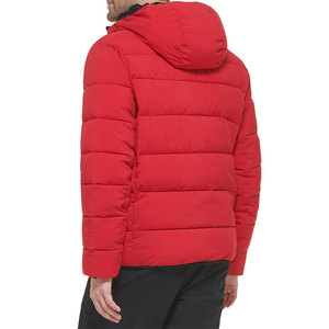 Veste matelassée pour homme de couleur rouge unie élégante 2025 avec fermeture éclair, logo personnalisé, tissu en polyester avec capuche en fourrure de mouton - Product Image 2