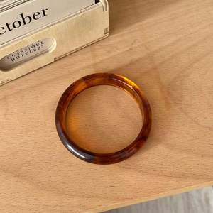 Nouveau bracelet en résine multicolore pour femme – Bijou de mode de haute qualité à porter la nuit – Artisanat en résine - Product Image 3