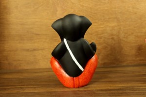 Statue moderne en résine du dieu Ganesha assis |   Finition Noir Orange |   Idole décorative artisanale pour le bureau à domicile |   Cadeau spirituel |   Nirmala - Product Image 5