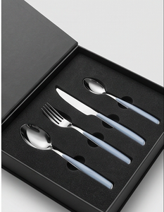 Ensemble de couverts modernes avec manches bleues, couteau, fourchette et cuillère en acier inoxydable, compatibles lave-vaisselle, pour mariage et table. - Product Image 6