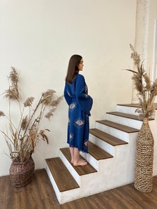 Couleur bleue Suzani robe brodée à la main robe élégante pour femmes et filles - Product Image 2
