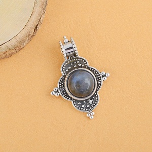 Pendentif artisanal en argent sterling 925 avec labradorite véritable, travail Rawa, bijoux fins uniques unisexes, fabricant en gros - Product Image 3