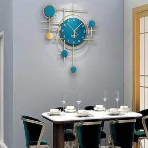 Horloge murale abstraite créative, couleur vert-bleu et or, style nordique luxueux, pendule suspendu, mouvement silencieux, design artistique pour la décoration de chambre et de couloir - Product Image 6