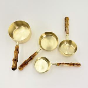 Tasses à mesurer en acier inoxydable finition or avec poignée en résine électroplaquée, ensemble de 4 tasses et cuillères à mesurer, outils de cuisine et de pâtisserie - Product Image 3