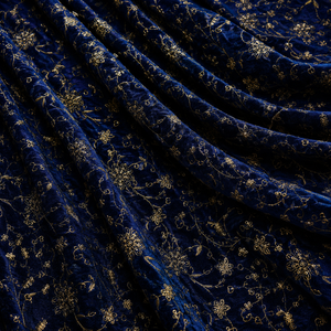 Tela de terciopelo bordada para Abaya, Kaftan, ropa modesta, diseño del Golfo y Emiratos Árabes Unidos, material textil de calidad de exportación para la industria de la moda. - Product Image 4