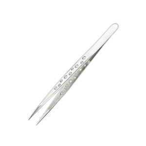 Pince à cils de qualité supérieure avec poignée en acier allemand et design perforé, idéale pour les extensions de cils volume - Product Image 3