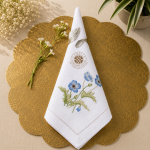La broderie Bluebell ajoute une couleur douce et un charme intemporel au lin conçu pour une utilisation répétée. - Product Image 1