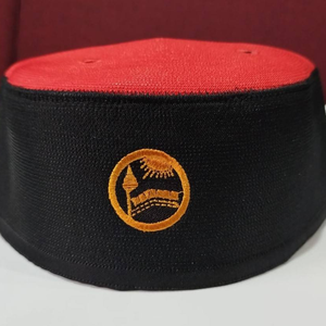 Gorro de Oración Musulmán de Algodón con Emblema de Sol y Luna en Relieve, Color Sólido, Ajustable, para Todas las Estaciones - Product Image 1