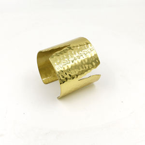 Bracelet manchette en laiton doré martelé - Large et ajustable, style bohème - Fait main, finition mate, bracelet de poignet tendance - Cadeau pour elle, pour femme - Product Image 5