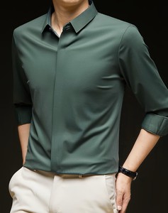 เสื้อเชิ้ตทรงเข้ารูปสำหรับผู้ชาย - ปกเงา แขนยาว ติดกระดุม ยืดหยุ่นได้ เหมาะสำหรับใส่ไปยิม ใส่ทำงาน และใส่ลำลองแบบสมาร์ทแคชวล - Product Image 1