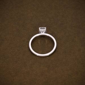 Bague solitaire élégante en diamant de laboratoire taille Asscher, VVS2, certifiée IGI, en or massif 14 carats, pour fiançailles ou promesse - Product Image 3