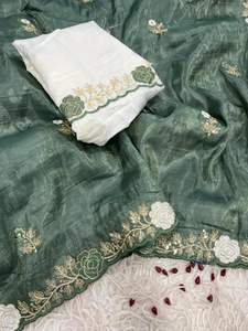 Sari indien tendance de qualité supérieure en tissu doré froissé avec broderie Pallu et travail multi-fils, bordure découpée Arco, avec chemisier - Product Image 5
