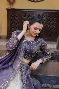 Lo Último en Vestidos de Boda Indios para Mujer con Lehenga Choli y Dupatta de Diseñador, Ideal para Ceremonias de Compromiso y Funciones Sangeet - Product Image 2