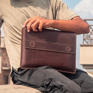 Sac à bandoulière en cuir véritable souple fait main de luxe avec logo personnalisé pour homme, moderne, portable et de haute qualité, pour ordinateur portable - Product Image 1