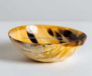 Bol en corne de service Bol en corne naturelle fabriqué à la main pour un service rustique et élégant de haute qualité - Product Image 2