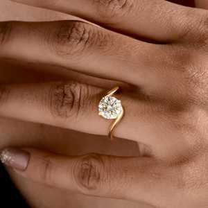 Bague de fiançailles de luxe en or 14 carats avec diamant de laboratoire brillant, certifié IGI, clarté VS1, 1,5 carat, diamant blanc, sur mesure pour femme - Product Image 5