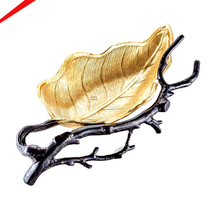 Bandeja de Aluminio Chapada en Oro con Relieve y Acabado Antiguo, la Más Vendida, de Lujo, para Servir Frutas, Hecha a Mano - Product Image 1