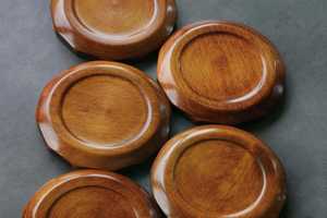 Assiette de service en bois faite à la main, ronde, design minimaliste, finition polie, pour la salle à manger à domicile - Product Image 2