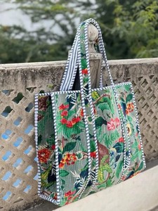 Sac à bandoulière matelassé en velours imprimé élégant, parfait pour les mariages, les fêtes et le quotidien - Product Image 2