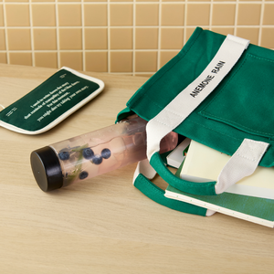 Bottiglia Rotonda Personalizzata in Plastica Tritan per Cosmetici e Bevande, Nera con Coperchio Nero e Stampa Serigrafica per Regali e Artigianato - Product Image 5