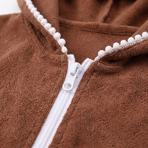 Robe de plage à capuche pour filles avec logo personnalisé, 100 % polyester, manches courtes, fermeture éclair sur le devant, ourlet à volants, tenue de plage et de piscine mignonne, fournisseur - Product Image 5