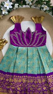 Magnifique robe ethnique pour fille en soie jacquard avec motif lotus, travail de broderie Magham et manches fantaisie, prête à porter, mode féminine - Product Image 5