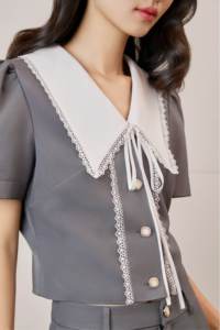 ชุดเซ็ตสีเทาสกายสำหรับผู้หญิงสไตล์เวียดนาม ดีไซน์เรียบหรู/ผู้หญิงหวาน/คลาสสิคย้อนยุค - ชุดเซ็ตสีเทาอ่อน - สไตล์โมเดิร์นสำหรับผู้หญิง รุ่น KS80 - Product Image 5