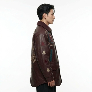 Veste en cuir bordeaux pour homme, manteau long de style universitaire rouge vin, broderie astronomique du zodiaque, poche à rabat, col rabattable, vêtement d'extérieur - Product Image 3