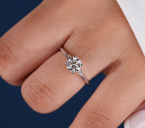 Bague de fiançailles solitaire en diamant rond de 1,04 carat, cultivé en laboratoire, VVS2 F, certifiée IGI, plaquée rhodium, or blanc, vente en gros pour femmes - Product Image 6