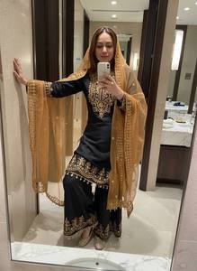 Ensemble Kurti Palazzo Noir de Créateur avec Dupatta Brodé Doré pour Femme – Tenue de Soirée Élégante, Costume Ethnique avec Broderie Zari et Fil - Product Image 2