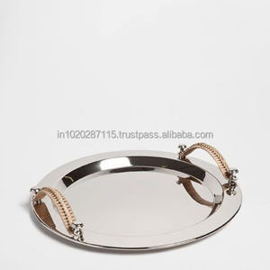 Elegante bandeja de chocolate de metal pulido dorado en relieve para REGALOS FESTIVOS decorativos durante la temporada de bodas - Product Image 2