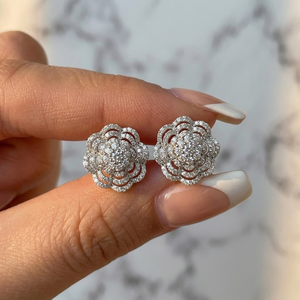 Hong Kong Jewelry's High Quality 18K White Gold Stud Earrings Romantic Vintage Design Diamond Women's Flower Shape Wedding - Product Image 2