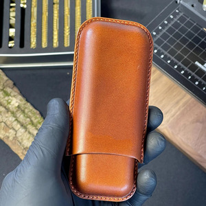 Estuche de cuero de alta calidad para cigarros con organizador integrado para cortador, diseño de cuero hecho a mano para ejecutivos. - Product Image 3