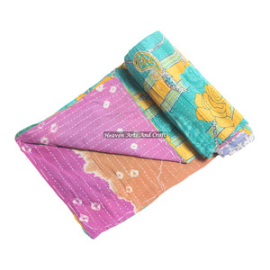 Couverture en coton lourd réversible artisanale indienne Bangali Kantha à 3-7 couches avec un design patchwork vintage pour la maison - Product Image 2