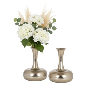 Vase décoratif de table rond fantaisie, artisanal, en aluminium plaqué or poli, pour la décoration intérieure. - Product Image 4