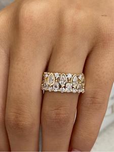 Anillo de Eternidad con Diamantes en Corte Pera y Redondo en Oro Amarillo Sólido, Anillo de Boda Ancho de Inspiración Vintage, Elegante y Sofisticado - Product Image 3