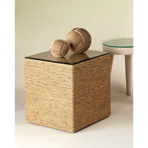 Glass Top End Table Herramienta de torneado funcional y elegante - Product Image 2