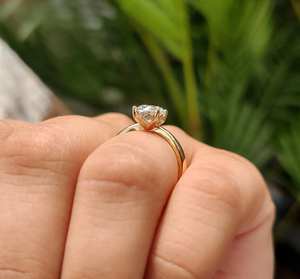 Anillo de Compromiso Personalizable con Diamante Cultivado en Laboratorio de Corte Ovalado de 1 Quilate, Oro Sólido de 10k, 14k, 18k, Color EF, Claridad VVS, Sin Níquel, Sin Plomo - Product Image 3